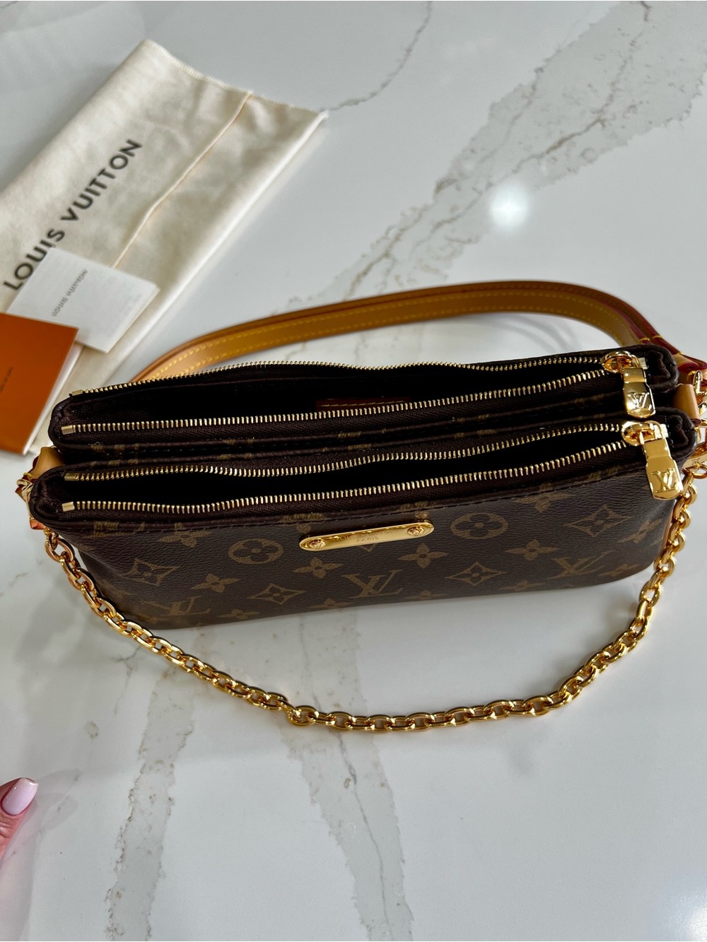 Louis Vuitton Brown Monogram Canvas Shoulder Bag with Gold Chain - Picture 8 of 12